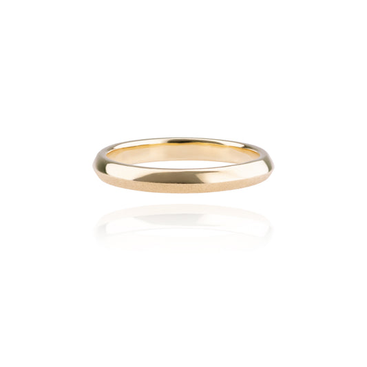 Orme-Brown Contemporary Jewellery Knife Edge 2.5mm Dune Band Wedding Ring 18ct Yellow Gold Recycled or Fairmined Eco Sustainable Ethical